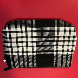 NWT ZIPPER PIUCH BUNDLE